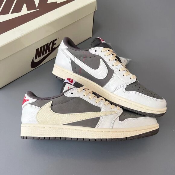 Travis Scott x Air Jordan 1 Retro Low OG Mocha - Picture 9 of 9